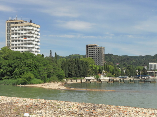 Абхазия согласилась принять беженцев ДНР и ЛНР