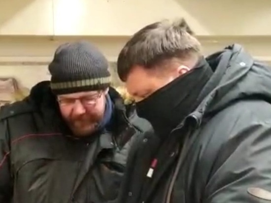 Постоянного участника новосибирских пикетов задержали за неоплаченный штраф