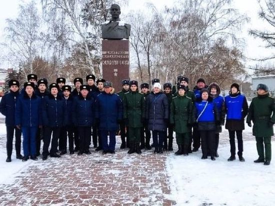 Омские ветераны и общественники почтили память генерала Карбышева