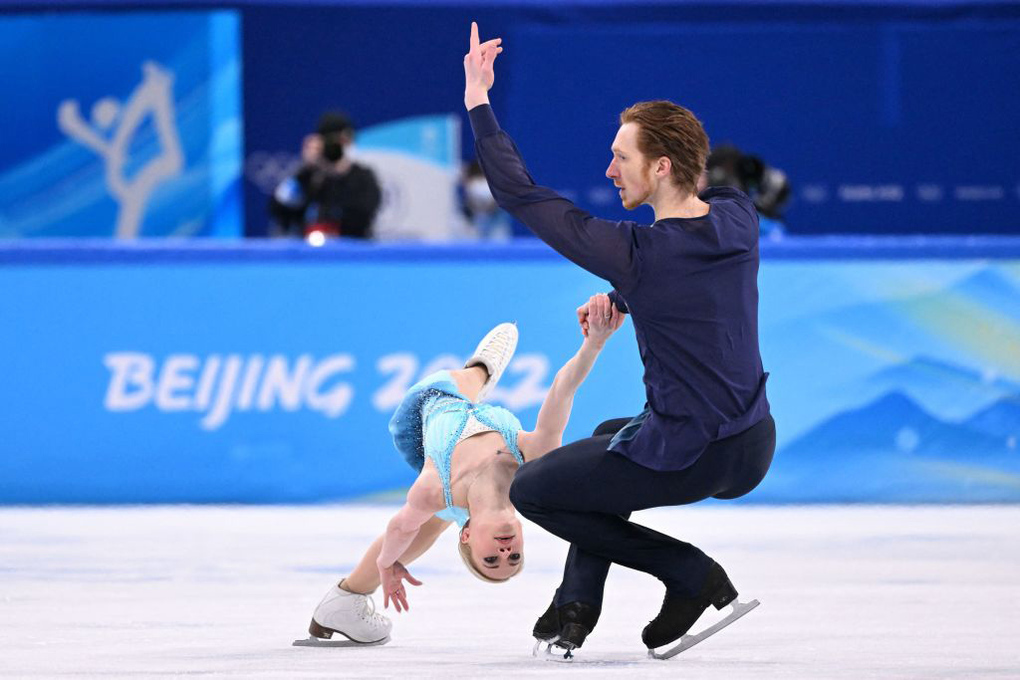 Тарасова и Морозов выиграли серебро в турнире спортивных пар на Олимпиаде, Мишина и Галлямов - третьи
