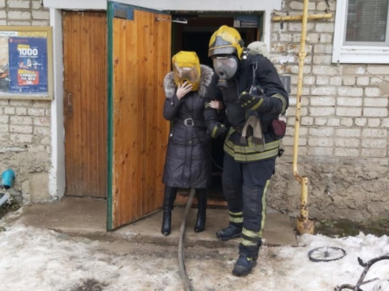 Владимирские пожарные спасли из огня малыша