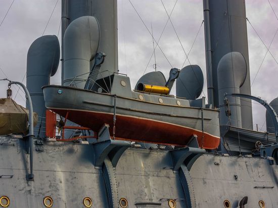 Петербуржцы испугались оставленной у крейсера «Аврора» гранаты для страйкбола