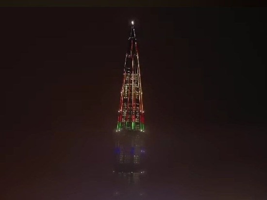 «Лахта Центр» включил подсветку в честь завершения Олимпийских игр в Пекине