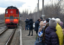 Жителей народных республик Донбасса — Донецкой и Луганской — с вечера 18 февраля массово эвакуируют в Россию