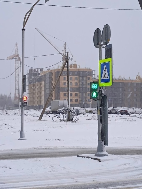 На перекрёстке улиц Инженерной и Юности в Пскове заработал светофор