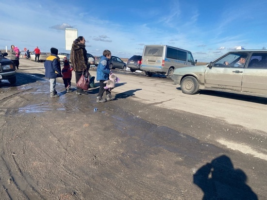 За сутки границу Ростовской области пересекли более 30 тыс беженцев с Донбасса