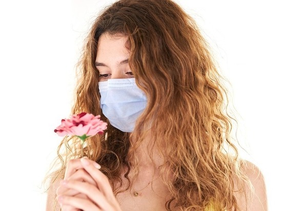 Как избавиться от аромата выхлопных газов в носу после COVID-19, объяснила псковский врач