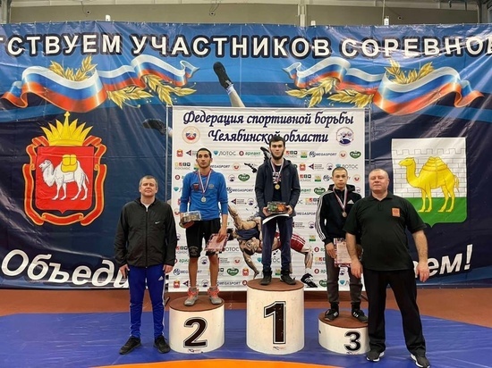 Борцы из ЯНАО завоевали 3 золотые медали на первенстве Урала