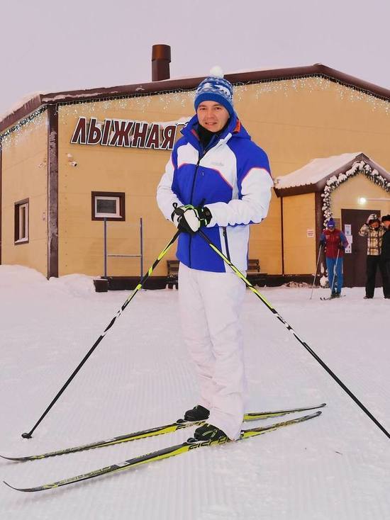 Глава ЯНАО покатался на лыжах в выходные и пообещал новые базы жителям Овгорта и Горок