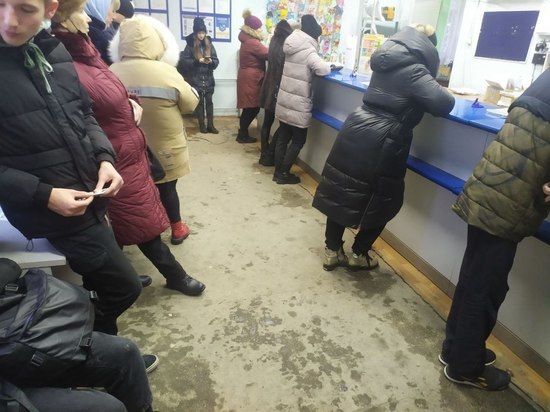 Здесь кашли, хрипы: новокузнечанин пришел в ужас от километровой очереди на почте