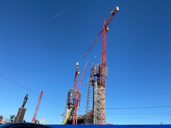 Крановщика с инсультом сняли с крана при строительстве моста в Новосибирске
