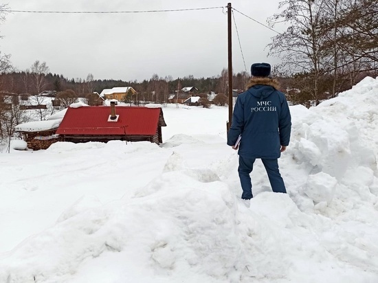 Спасатели проверили, все ли в порядке с пожарными водоемами в Валдайском районе