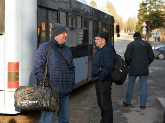 При выезде из ДНР у людей отбирают документы