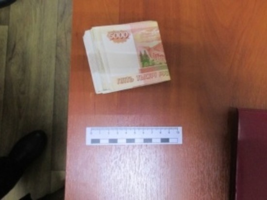 Житель Смоленска попытался купить права за 40 тысяч рублей