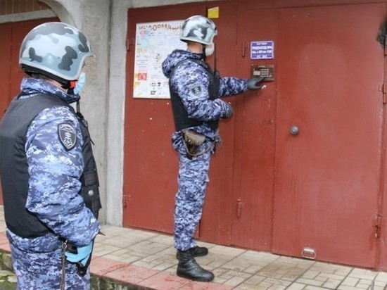Росгвардейцы застали мужчину за кражей кабеля в Сланцах