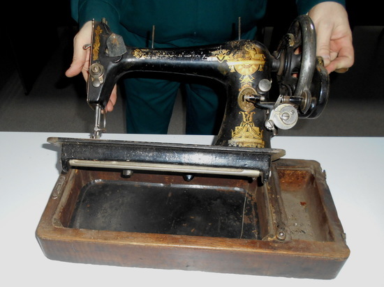 Таможня Бурятии передаст национальному музею швейную машинку «Зингер»
