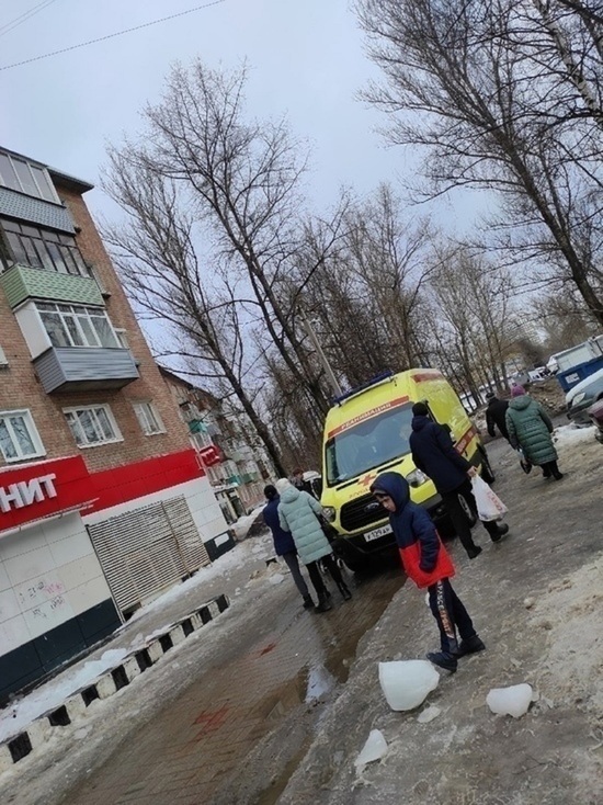 В Ярославле рассказали, какие травмы получили девочки, попавшие под ледяную лавину