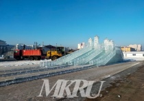 Демонтаж ледовых горок и скульптур начался утром 23 февраля на площади Ленина в Чите