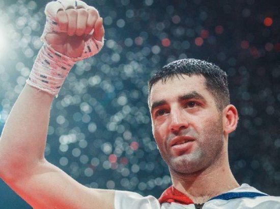 Новосибирский боксер Миша Алоян завершил спортивную карьеру