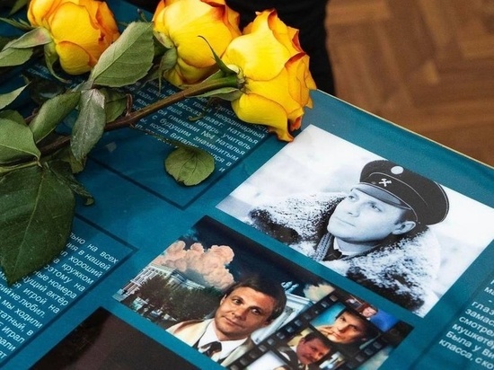 «Парту героя» имени актера Виталия Соломина открыли в гимназии №4 в Чите