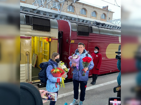 В Петербург из Пекина вернулись фигуристы Мишина и Галлямов