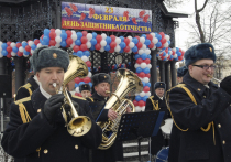 Депутат Госдумы России Андрей Луговой заявил, что День защитника Отечества должен быть выходным праздничным днем только для военнослужащих