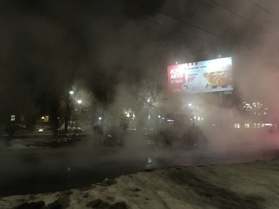 Всю ночь центр Саратова был укутан паром