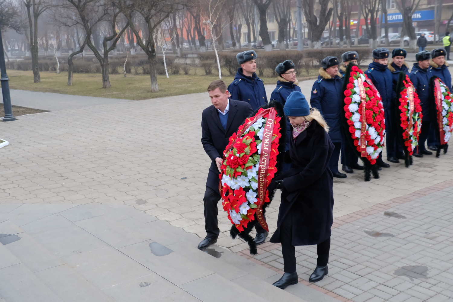 Фото с возложения цветов сегодня