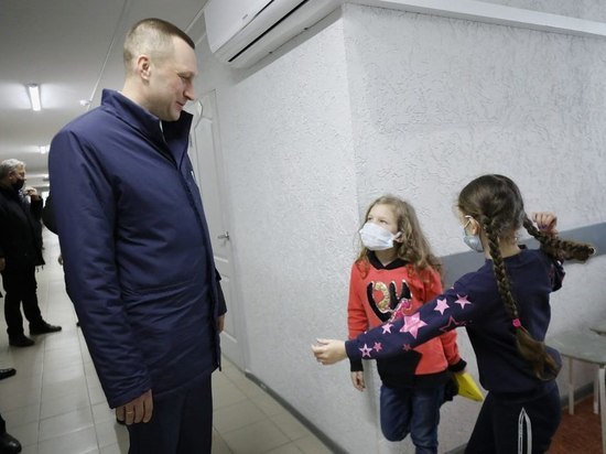 Председатель правительства региона посетил вынужденных переселенцев из Донбасса