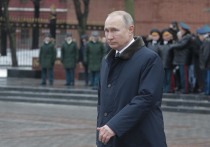 Владимир Путин возложил венок к Могиле Неизвестного Солдата у Кремлевской стены