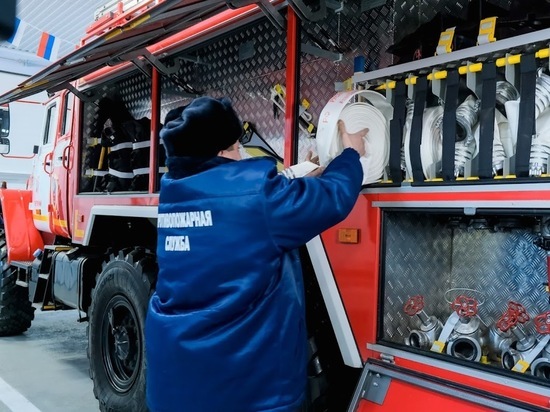 За сутки в Астраханской области загорелись 2 подъезда и 2 здания