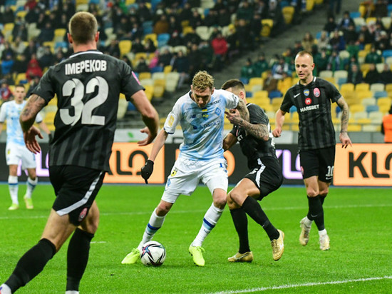 Украинская футбольная премьер-лига приостанавливает чемпионат из-за чрезвычайного положения