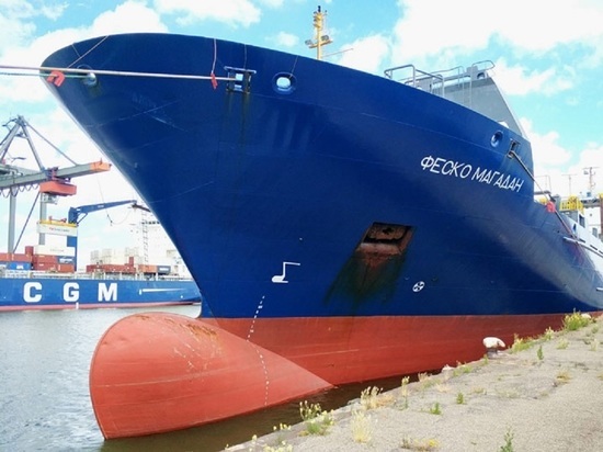 Под санкции попало судно, перевозящее грузы в Магадан