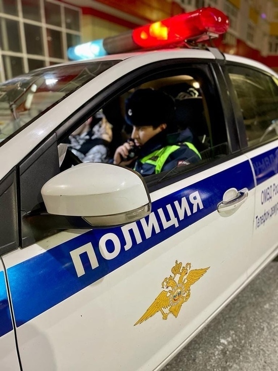 В Салехарде пьяный папа вез пятилетнего малыша в машине и попался полиции