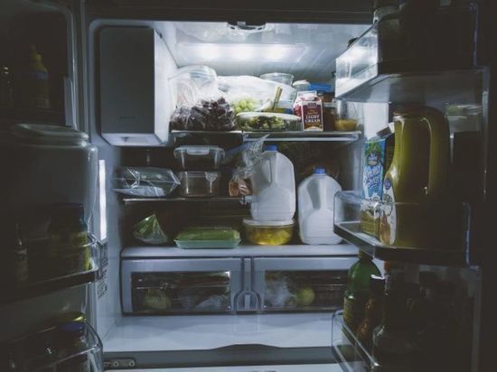 Хитрый способ избавиться от затхлого запаха в холодильнике, не потратив ни копейки