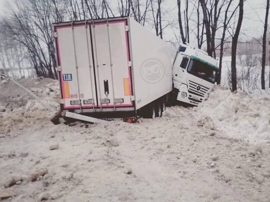 В Пензенской области большегруз слетел с трассы