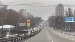 Многокилометровые пробки на выездах из Киева попали на видео