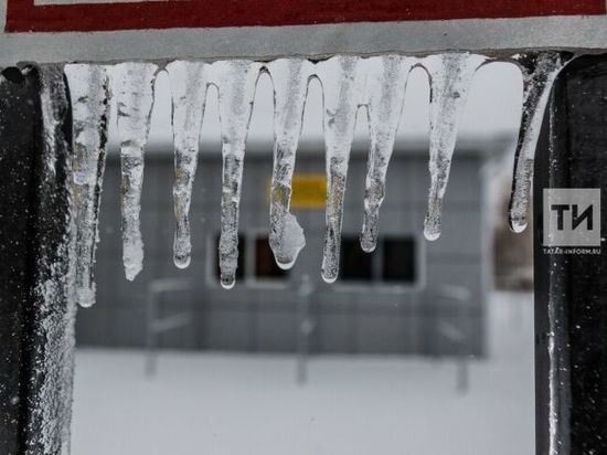 МЧС предупреждает татарстанцев об осторожности после падения на детей льда