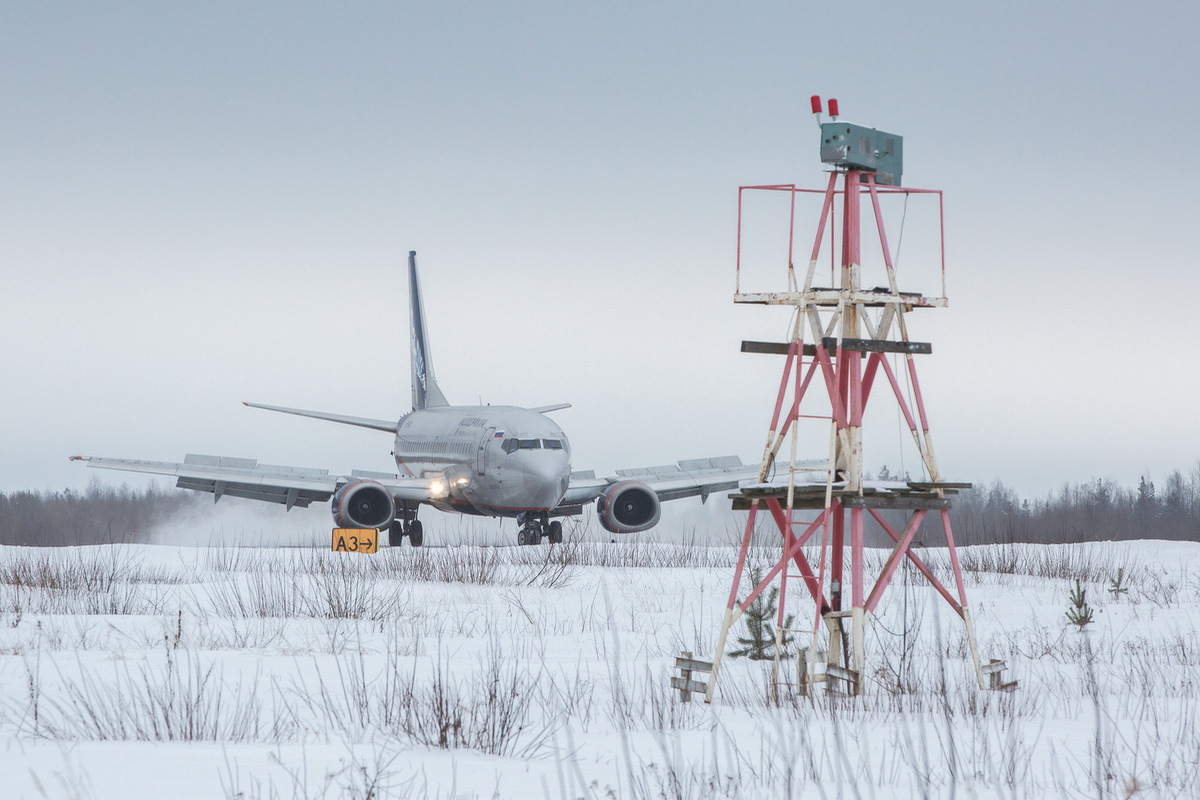 Вылет самолетов аэропорт архангельск. Аэропорт Архангельск ВПП. Взлетная полоса Архангельск. Споттинг аэропорт Архангельск. Аэропорт Архангельск взлетно-посадочная полоса.