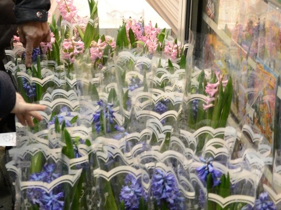 4 дня накануне 8 марта возле мэрии Екатеринбурга будут продавать цветы