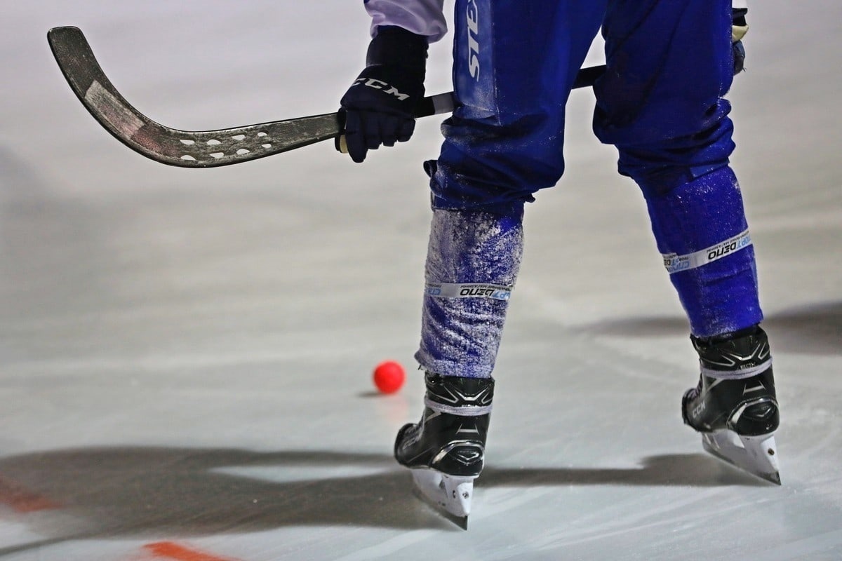 Сборные Финляндии и Швеции отказались от чемпионата мира по хоккею с мячом в России