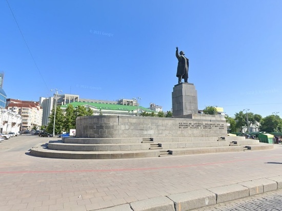 Серия одиночных пикетов и массовый пикет против спецоперации на Украине прошли в Екатеринбурге
