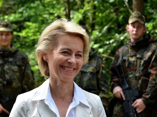 Глава ЕК: второй пакет санкций затронет 70% банковского рынка России