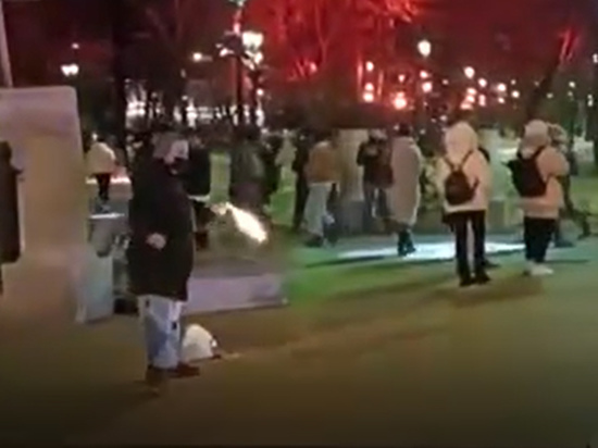 Бросившая коктейль Молотова в московских полицейских девушка извинилась