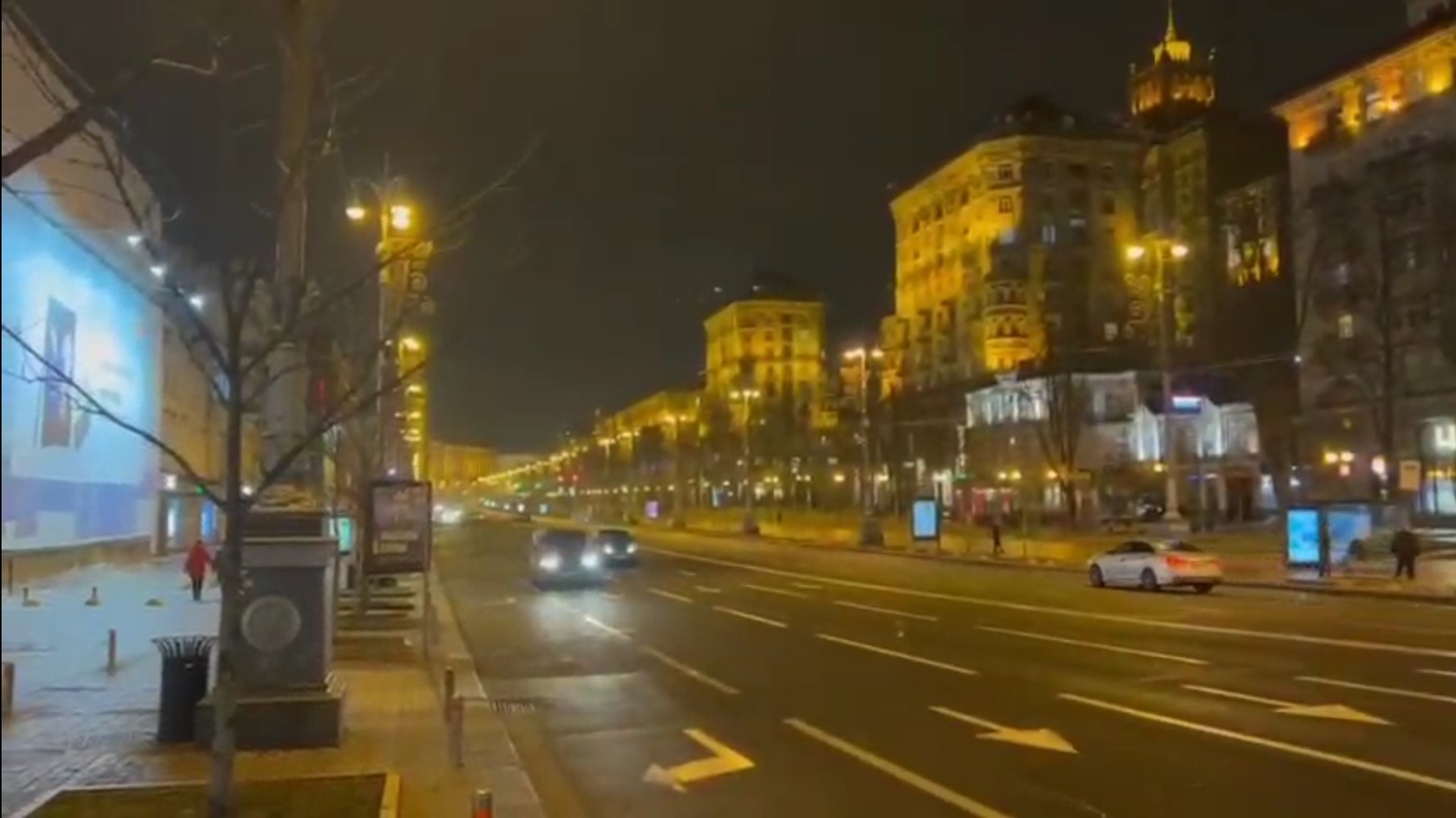 Обломки техники, уничтоженные мосты: кадры из Киева