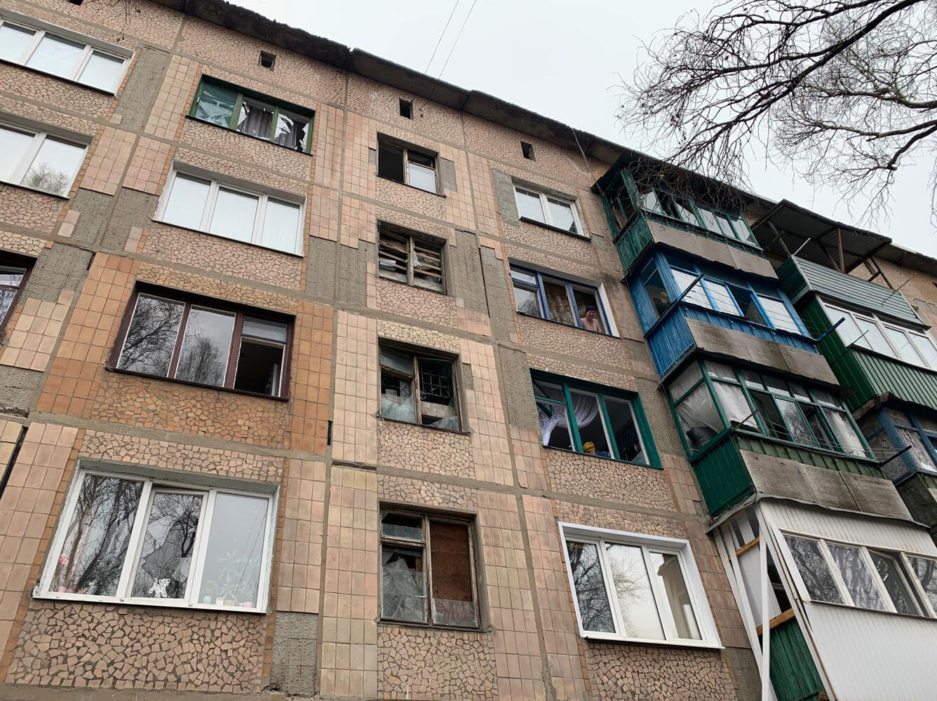 11. обстрел п. светлодарск сейчас. кадры обстрелов. обстрел стаханова сегодня 2022.