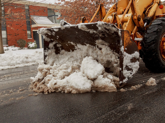 Городские службы Мурманска не прошли проверку прокуратуры — их накажут за неправильный вывоз снега