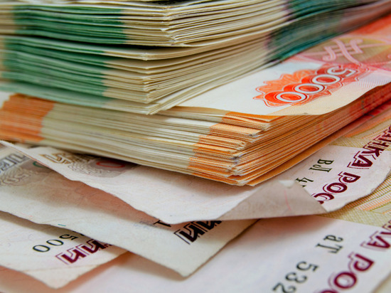 Политолог рассказал, почему не стоит «судорожно» снимать деньги после введения санкций против России