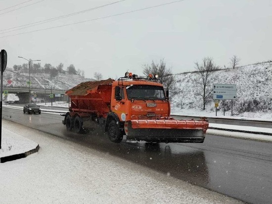 Сегодня снег на улицах Белгорода чистили 946 рабочих и 74 единицы техники