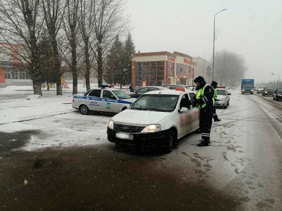 Еще 3 дня белгородские автоинспекторы будут проверять перевозки людей водителями такси